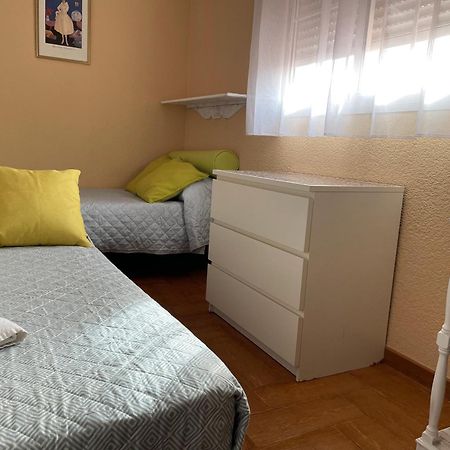 Familia Anfitriona Acoge Apartment Seville Exterior photo