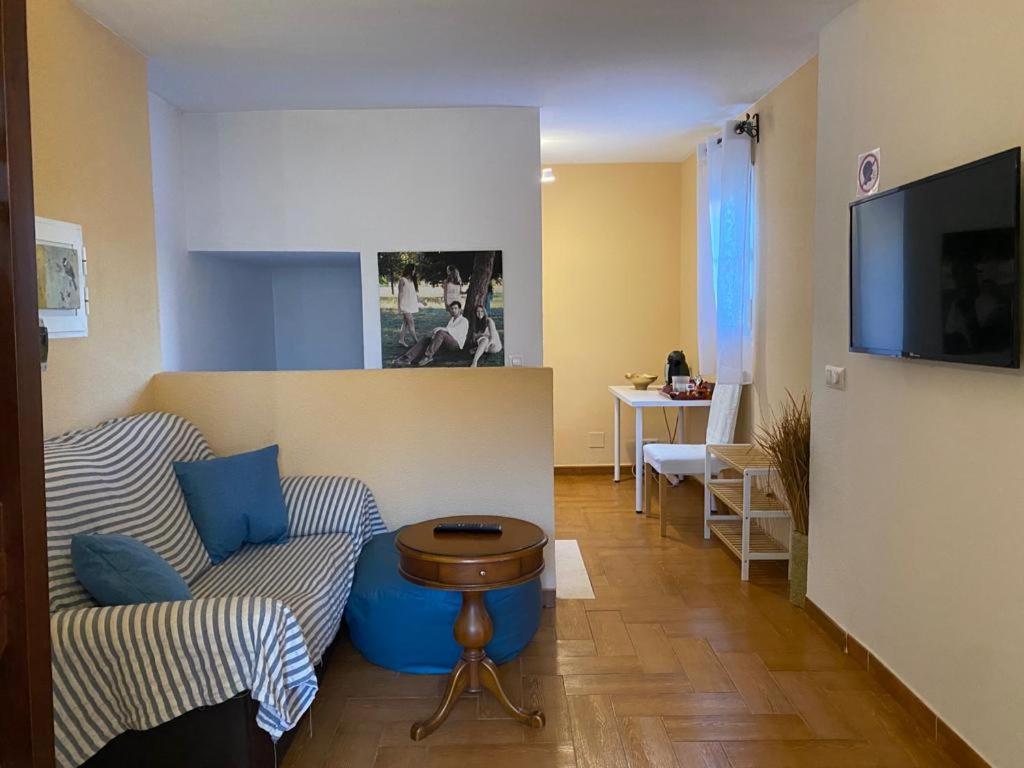 Familia Anfitriona Acoge Apartment Seville Exterior photo