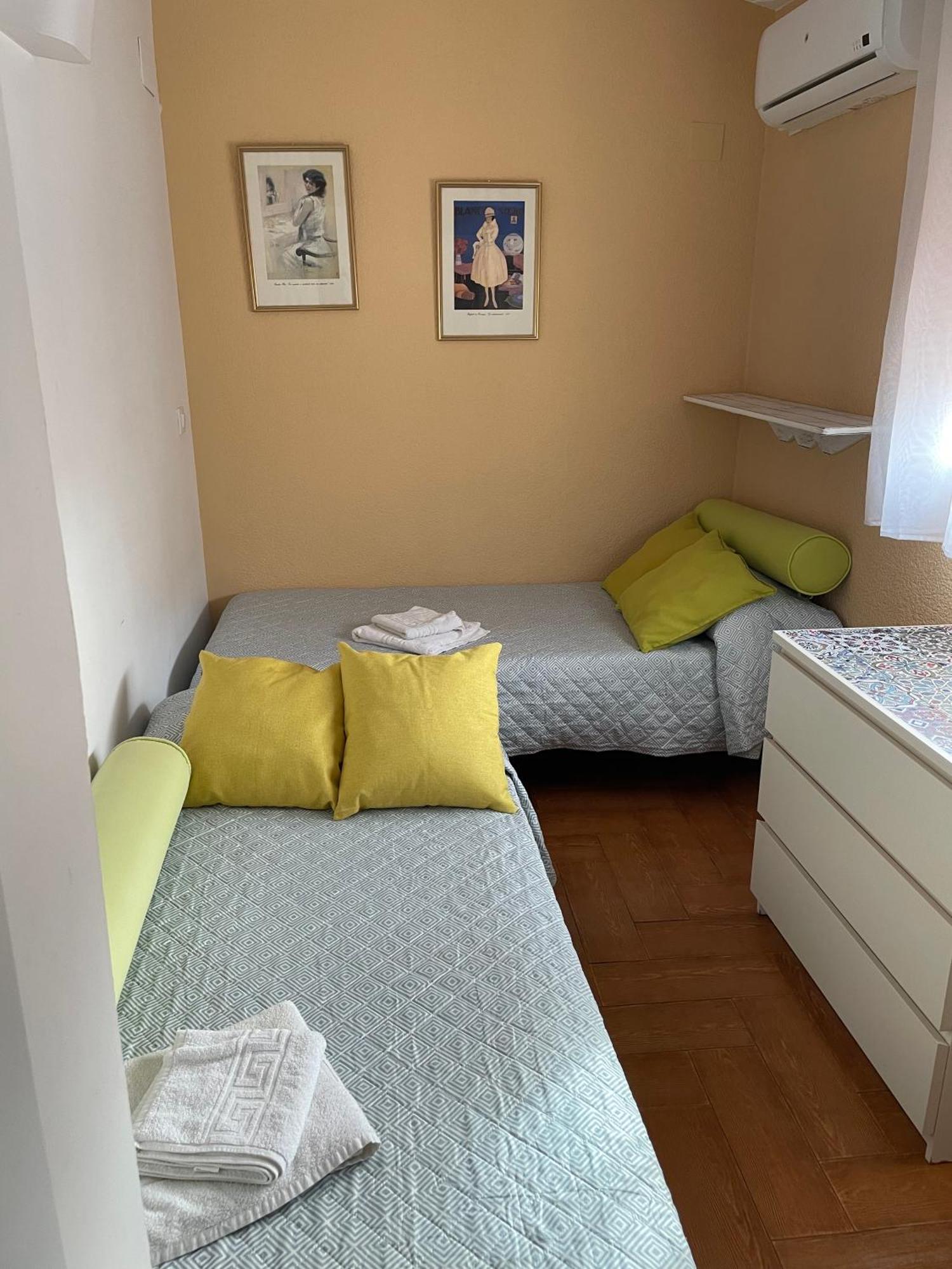 Familia Anfitriona Acoge Apartment Seville Exterior photo
